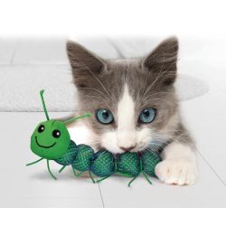 Kat leger med Nibble Critters Catnipillar